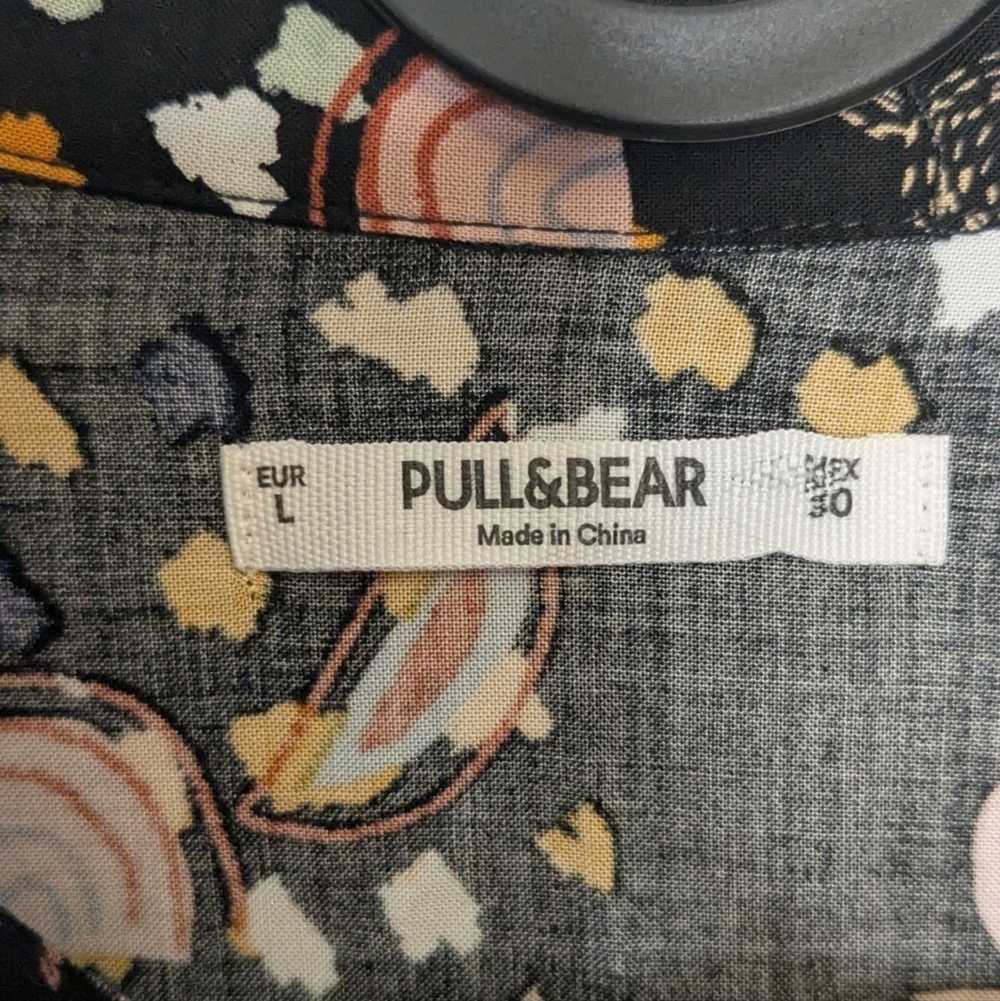 Pull&Bear Abstract Print Button Up Blouse - Lightweight V-Neck size L - Picture 2 of 9